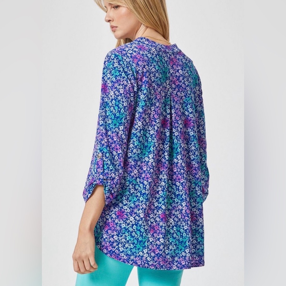 Dear Scarlett Blue Floral Blouse M 3/4 Sleeve V Neck Stretch Lightweight - Picture 2 of 8